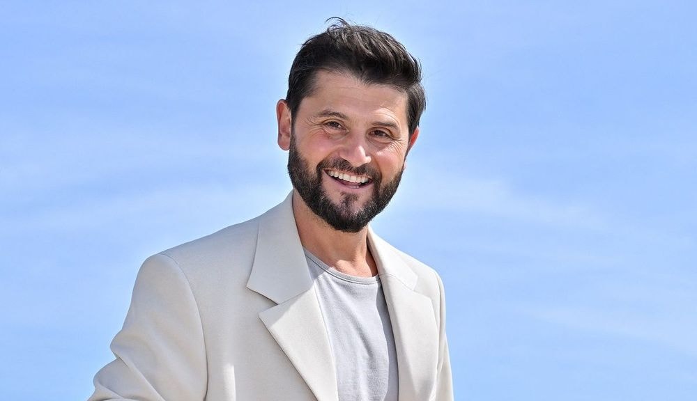 "Près de..." : Christophe Beaugrand révèle le coût HALLUCINANT qu’il a déboursé pour devenir papa à 48 ans