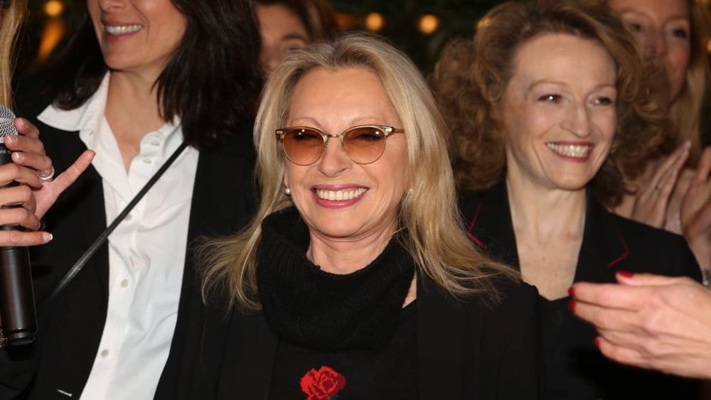 "Je suis incapable d'arrêter" : Véronique Sanson (75 ans) face à une addiction à haut risque