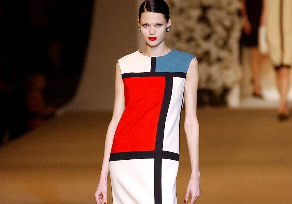 Il aurait eu 90 ans : les pièces cultes d’Yves Saint Laurent