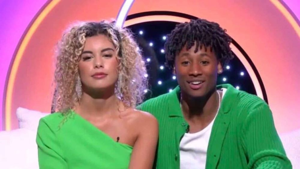 Zoé (Secret Story) : en couple avec Alexis, ils officialisent enfin, et mettent la puce à l'oreille des internautes !
