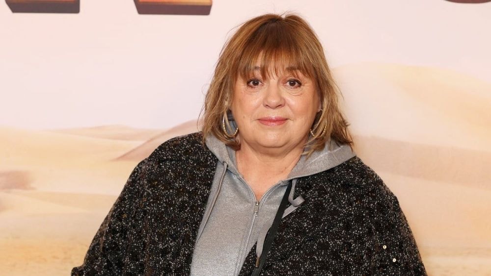 "C'est à tomber" : Michèle Bernier pousse les portes de sa maison "sous les mirabelliers, les cerisiers", refuge inattendu loin de Paris