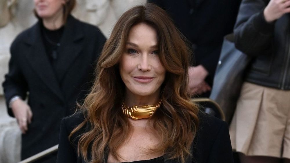 Consente de son addiction, Carla Bruni se livre sans fard sur sa consommation excessive : “C’est terriblement dangereux”