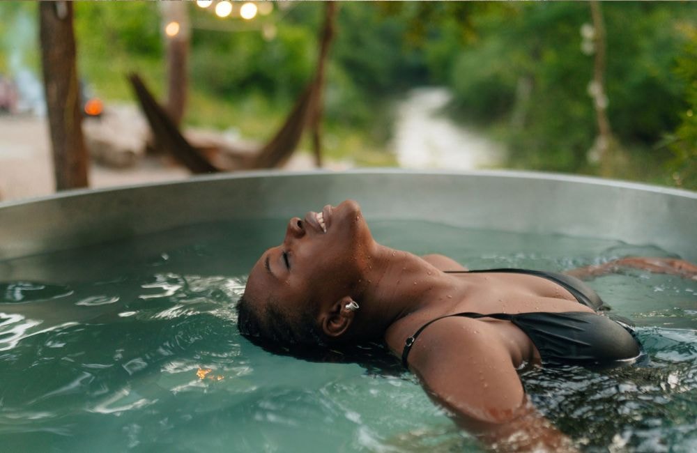 La cold therapy : pourquoi tout le monde s’immerge dans des bains glacés ?
