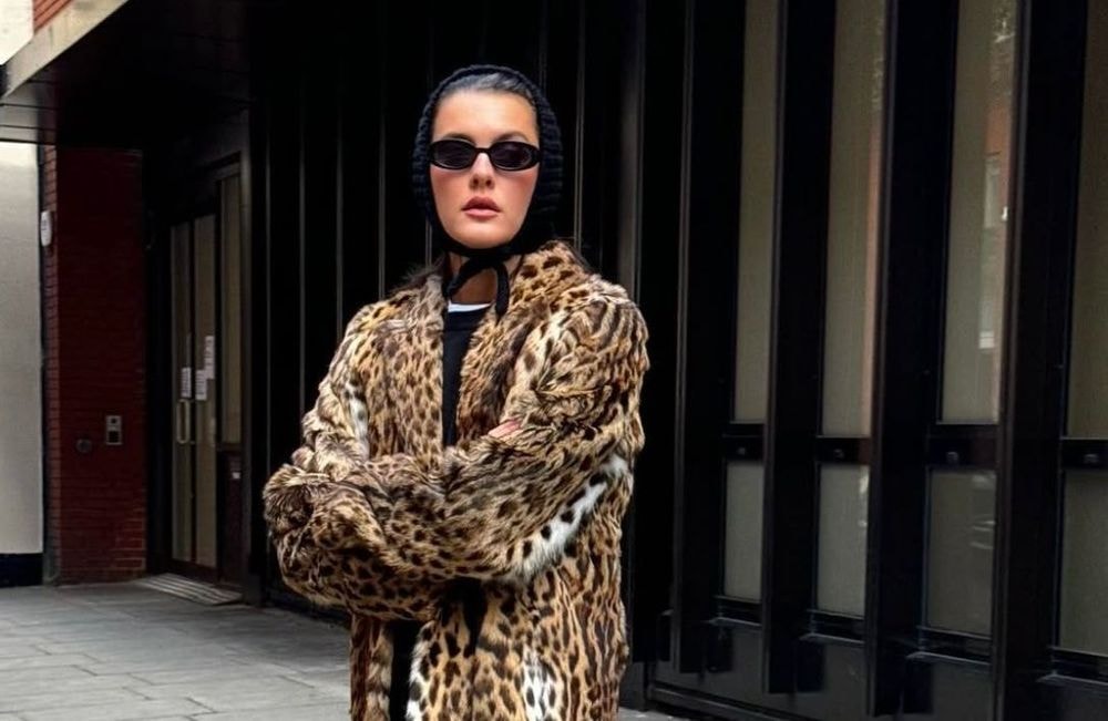Cet hiver, les modeuses ne jurent que par cet accessoire de tête
