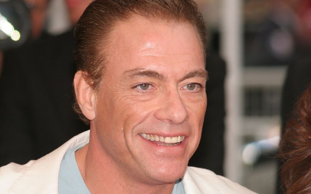 Jean-Claude Van Damme : "Je suis en calbut !" surpris en sous-vêtements dans Quotidien
