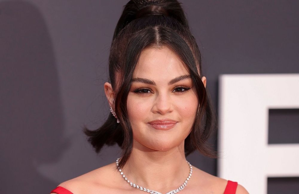 Selena Gomez : on craque pour sa queue-de-cheval de princesse