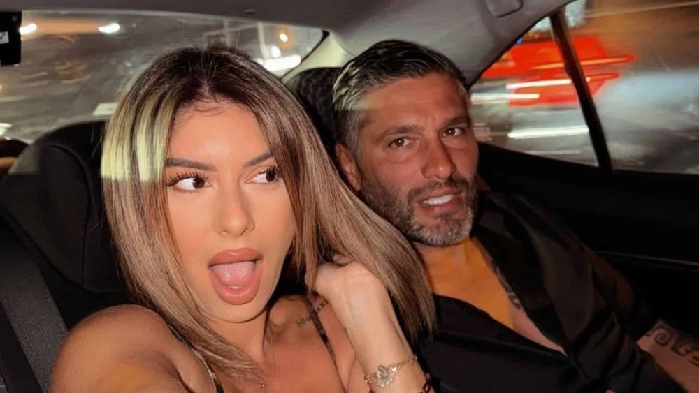 "La meilleure demande" : Sarah Lopez fiancée, la demande de son chéri fait réagir !