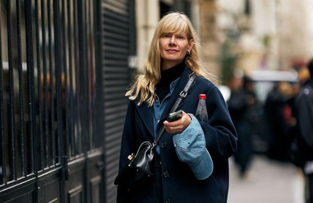 Cet hiver, le pull col roulé devient l'arme secrète du layering élégant