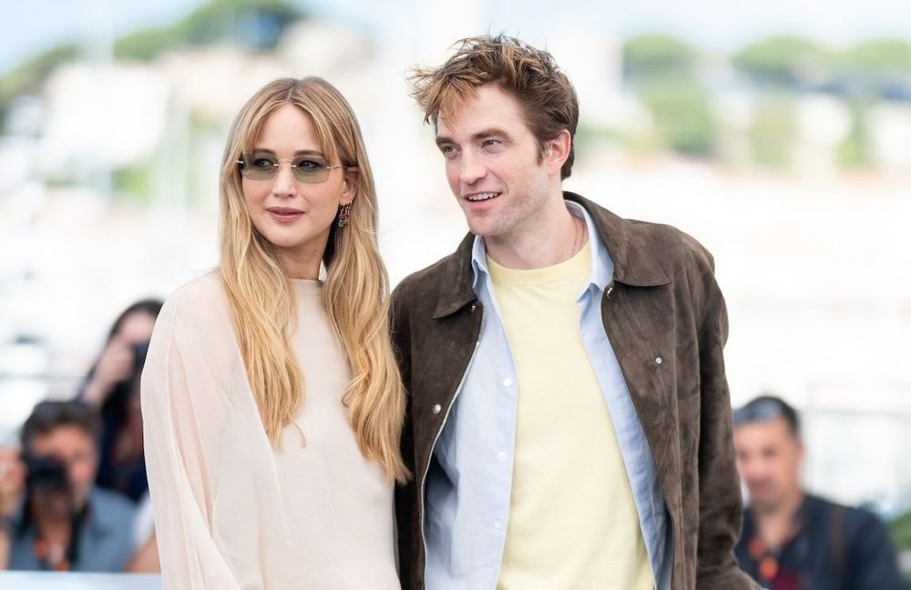 Jennifer Lawrence et Robert Pattinson à Cannes : ils évoquent l’impact de leurs parentalités sur leurs carrières