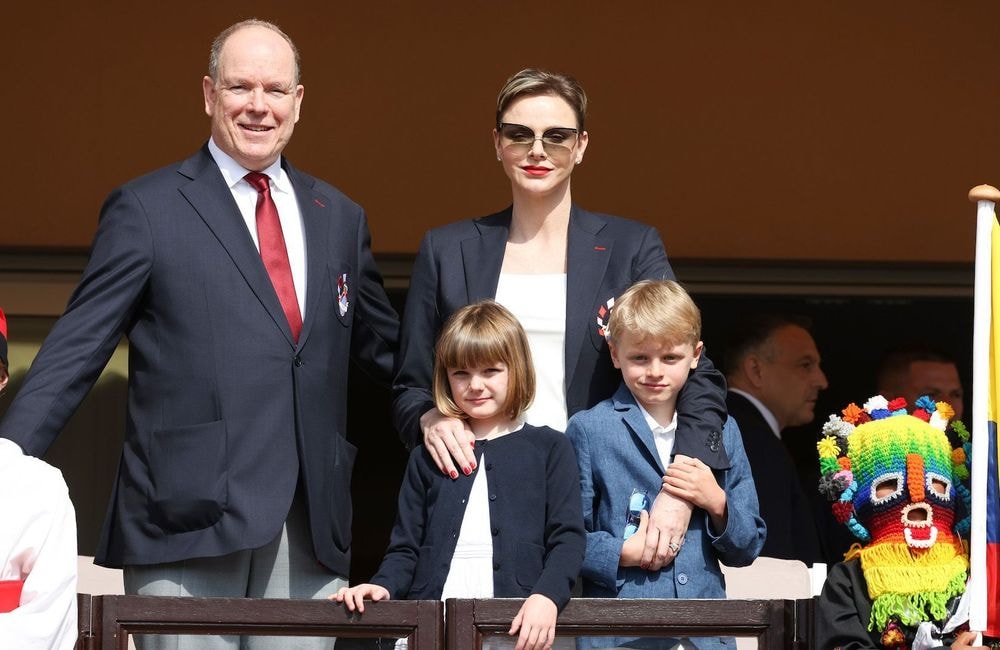 Albert et Charlène de Monaco célèbrent la Fête-Dieu avec leurs jumeaux Jacques et Gabriella