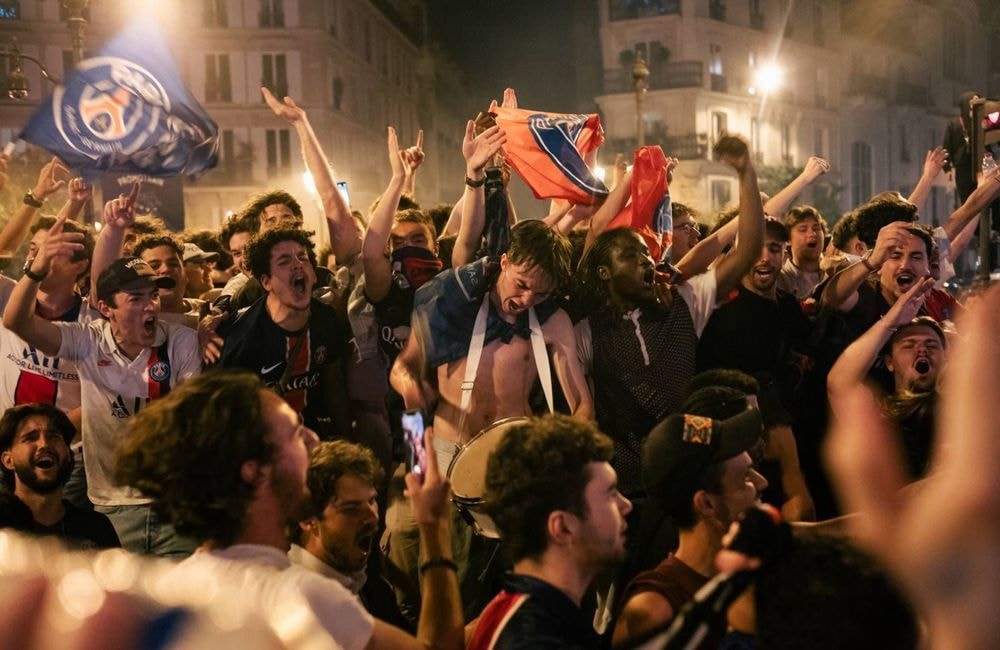 Victoire du PSG : le foot est-il le dernier bastion des émotions masculines ?