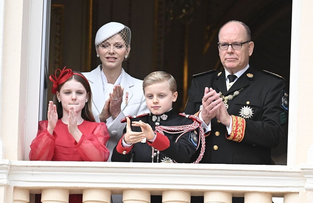« Je ne veux pas les surcharger » : comment Albert de Monaco prépare ses enfants à leurs futurs rôles princiers