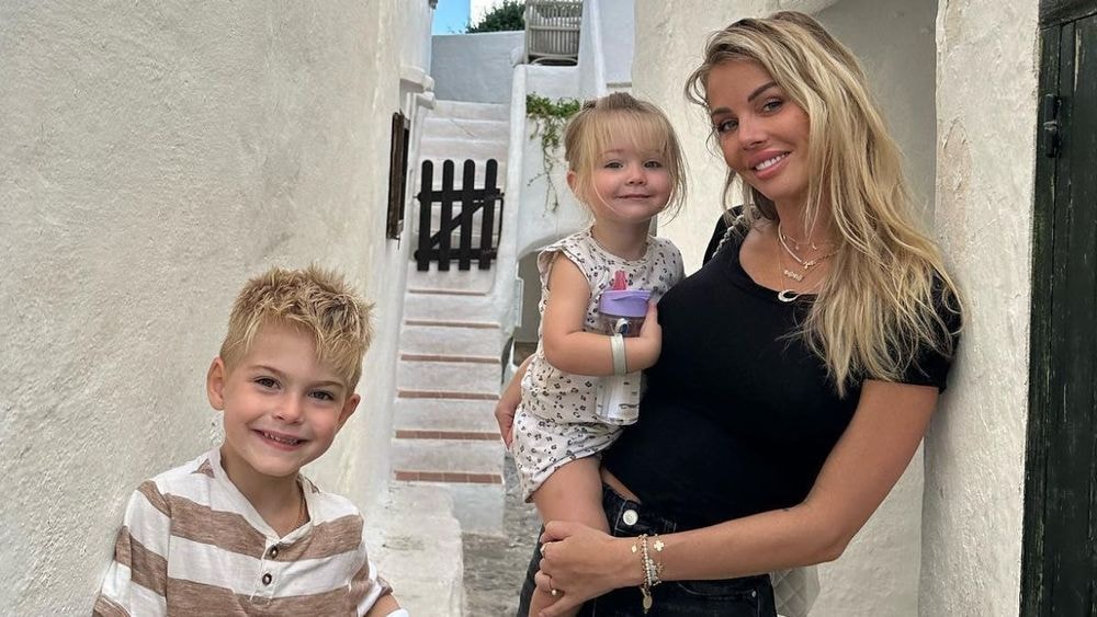 Jessica Thivenin : ses enfants trop intimes ? Une internaute crie au scandale