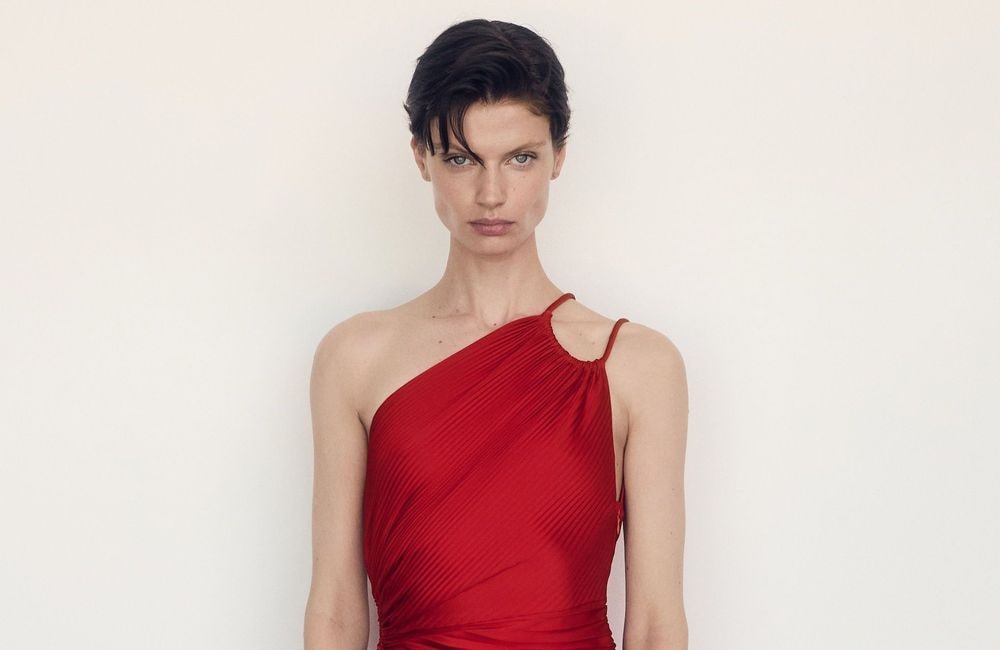 Cette robe Mango est la pièce la plus vendue en ce moment