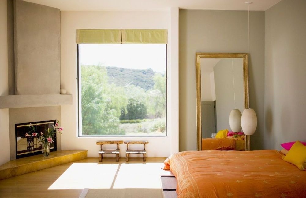Comment l’emplacement du miroir dans la chambre peut nuire à votre sommeil