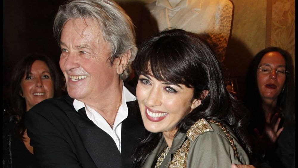 Nolwenn Leroy raconte ce jour où elle a mis un vent à Alain Delon : "J'étais mortifiée !"