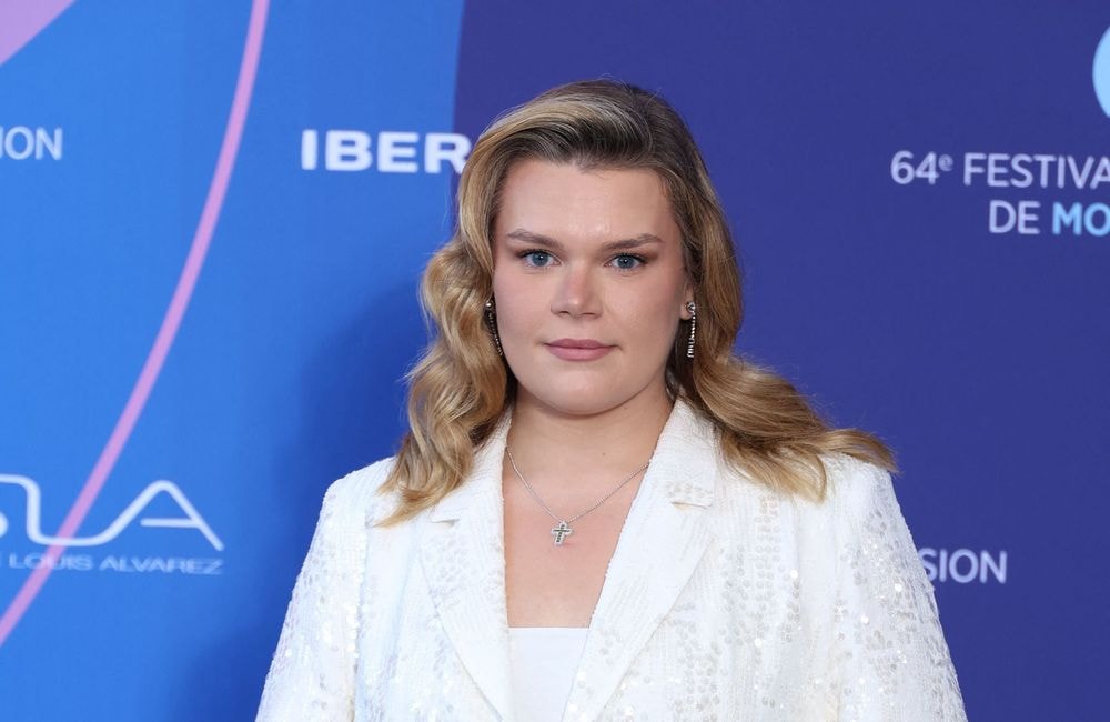 Camille Gottlieb rend hommage à sa grand-mère, Grace Kelly, au gala de la Croix-Rouge