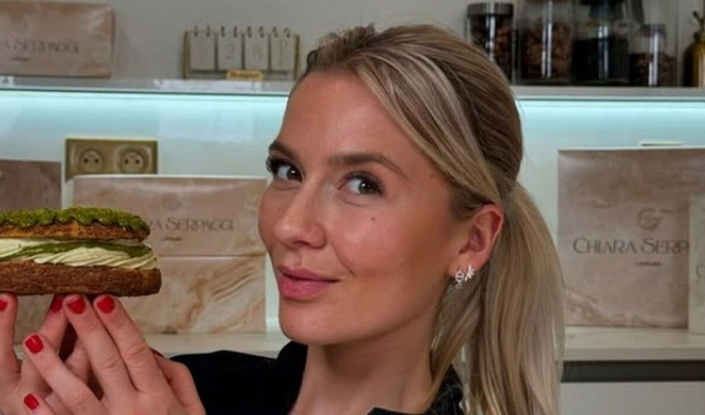 Chiara Serpaggi ose le maxi-décolleté, la pâtissière hors pair met tout le monde d’accord avec cet ensemble nacré