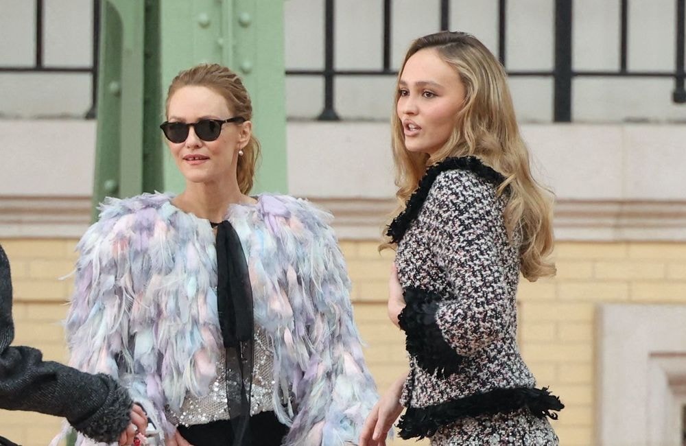 Vanessa Paradis et Lily-Rose Depp font sensation au défilé Chanel