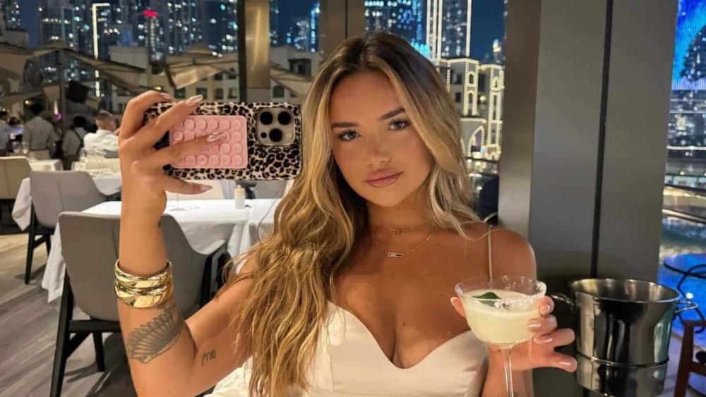 Victoria Mehault : 6 mois après sa rupture avec le père de son fils, elle officialise avec son nouveau chéri, regardez !