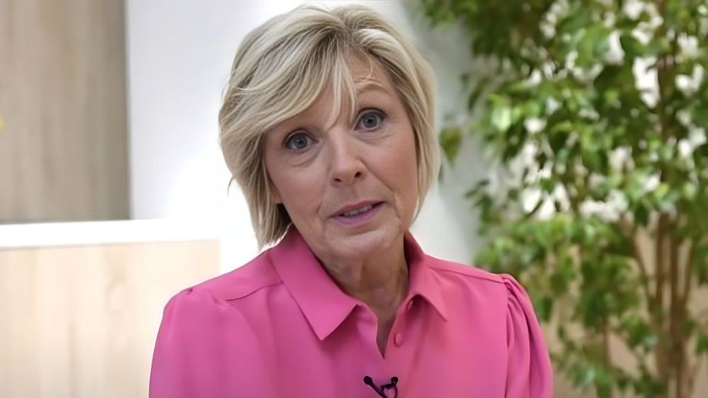 À 72 ans, Evelyne Dhéliat inquiète sur l'avenir de la France : "En 2050, il y aura…"