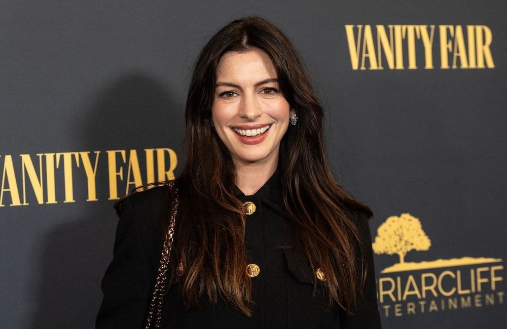 Anne Hathaway : son fils Jack, 5 ans, adorable supporter dans les tribunes du Super Bowl