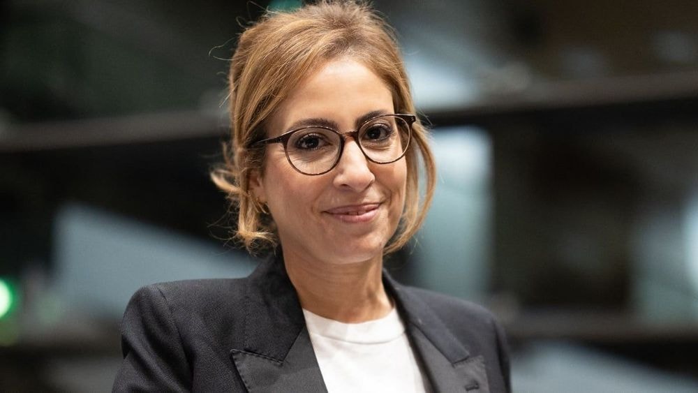 Léa Salamé "attaquée et vilipendée" : sa mise au point cash sur son retrait pour Raphaël Glucksmann