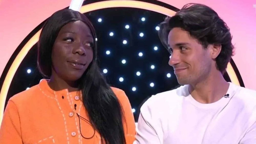 Secret Story : Mayer friendzone Romy et se fait démolir sur la Toile !