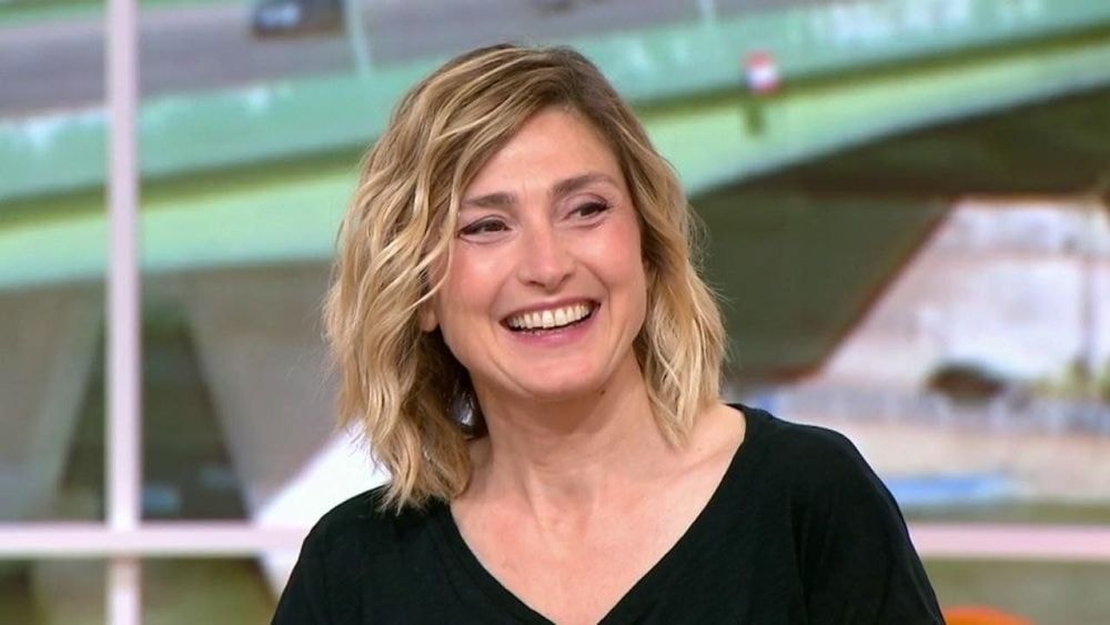 Julie Gayet révèle l'interdit fixé par François Hollande dans leur vie privée : "On a décidé de…
