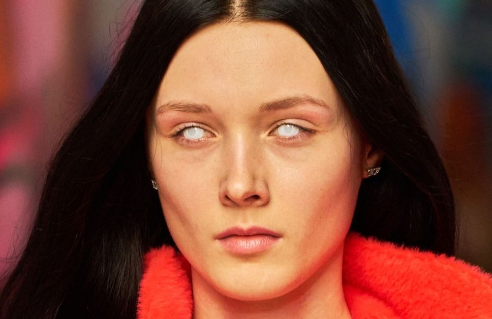 Regard hypnotique et ambiance terrifiante : le show Diesel ensorcelle Milan