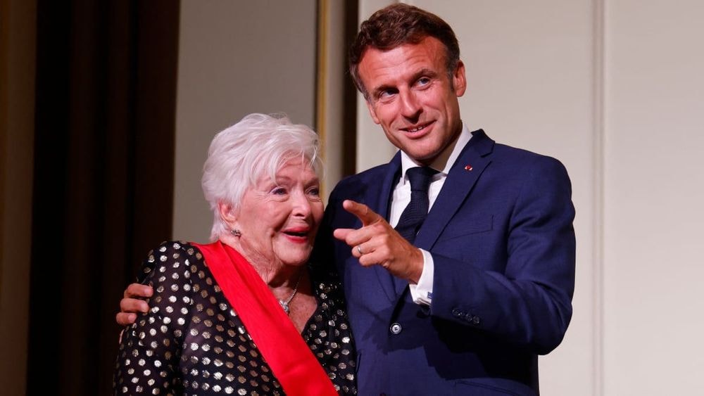 A 97 ans, Line Renaud sans détour sur sa fin de vie : la promesse secrète de Macron qui va faire changer la loi sur l'euthanasie