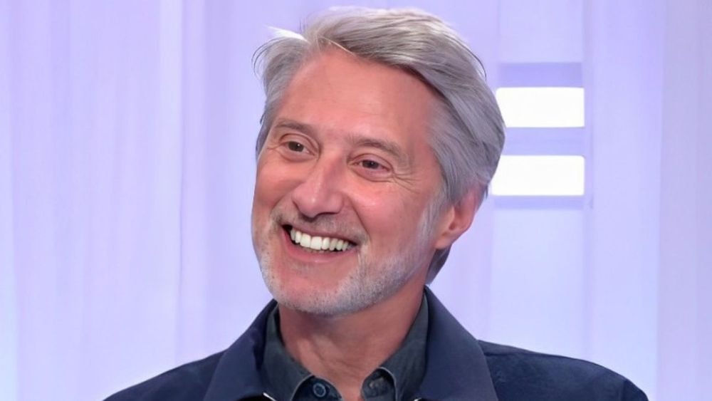 À 70 ans, Antoine de Caunes sans détour : "Je ne me considère pas comme un très bon père…