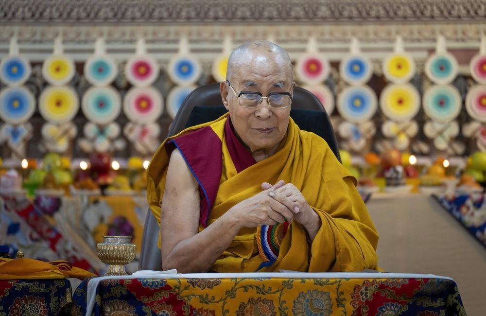 Le Dalaï-Lama, 90 ans, pense déjà à sa réincarnation et annonce qu'il aura un successeur
