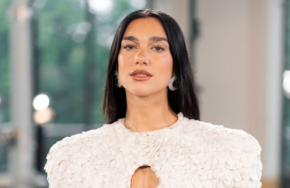 Dua Lipa dévoile les coulisses de son voyage romantique avec Callum Turner au Mexique