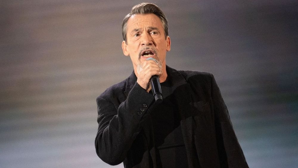 "Je l'ai perdu en plein tournage" : Florent Pagny perd son pantalon en plein tournage après avoir tellement maigri