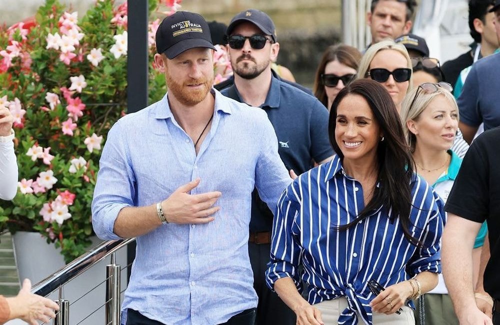 Chemise rayée et jean crème : Meghan Markle mise sur un look casual parfaitement maîtrisé