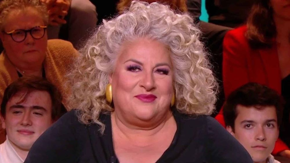 "Une longue tige frisée" : Marianne James méconnaissable, rare photo d'elle dans sa jeunesse !