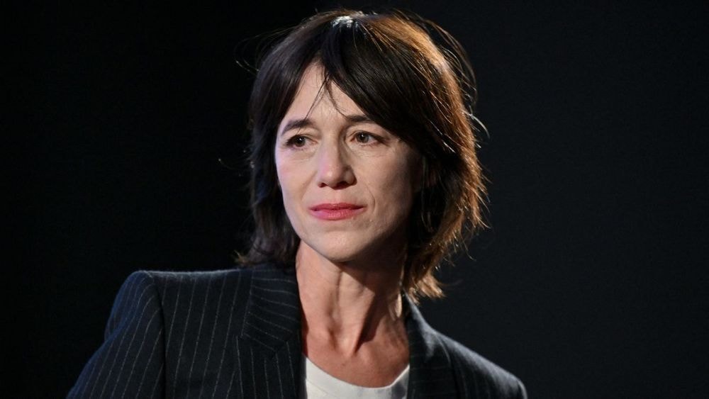 Charlotte Gainsbourg évoque son père avec émotion : "Je revois tout"