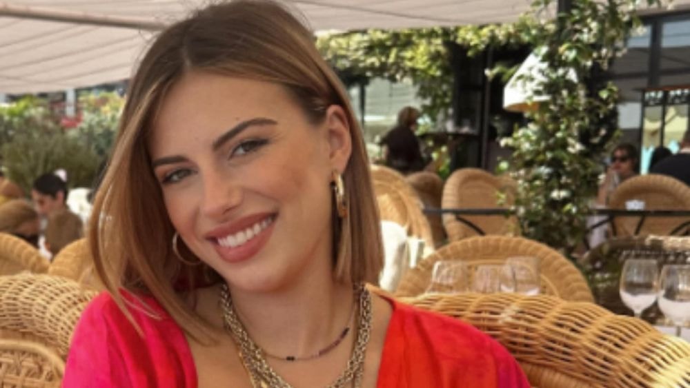 Giuseppa : en vacances avec Paga et leurs filles, elle s'affiche topless à la plage !