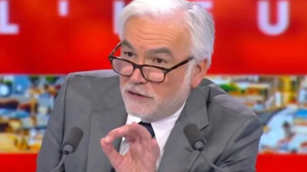 Pascal Praud prend la défense du RN : "Le parti communiste soutenait Staline, c'est pareil"