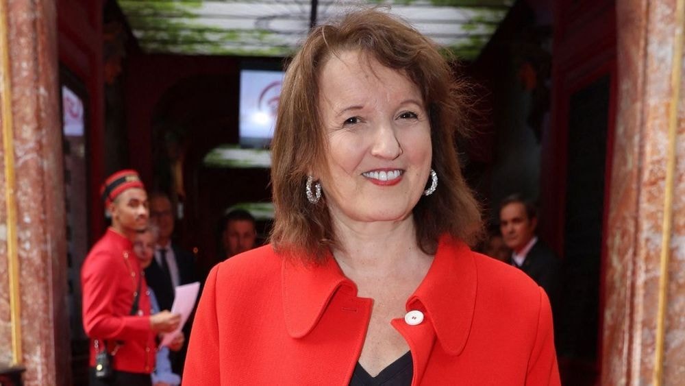 Anne Roumanoff : ses aveux déroutants sur sa relation avec Maxime De reymez, 'il m'a soulevée"