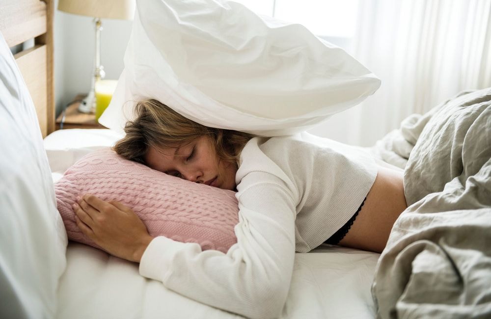 Manque de sommeil avant une soirée ? Ces astuces beauté donnent l’illusion d’avoir dormi 8 heures