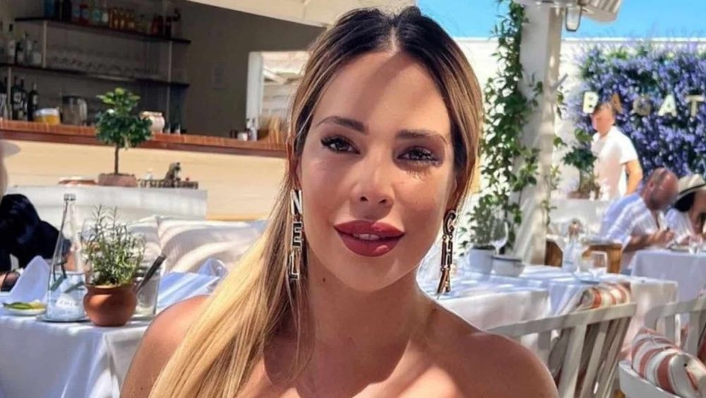 Kim Glow : un détail sur ses photos de Noël choque la Toile, regardez !