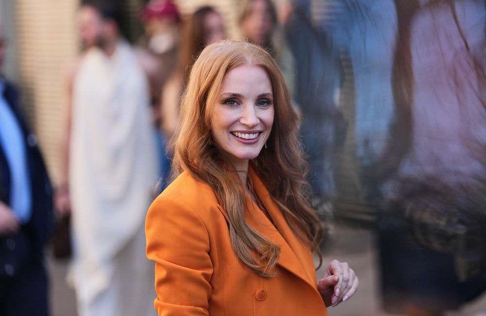 Jessica Chastain adopte le carré mi-long et la transformation est spectaculaire