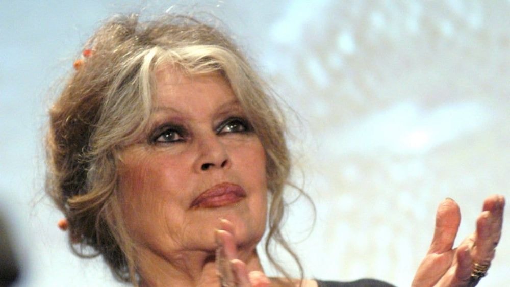 Brigitte Bardot attaquée par une infirmière avec "une fourchette", scène surréaliste à l'hôpital