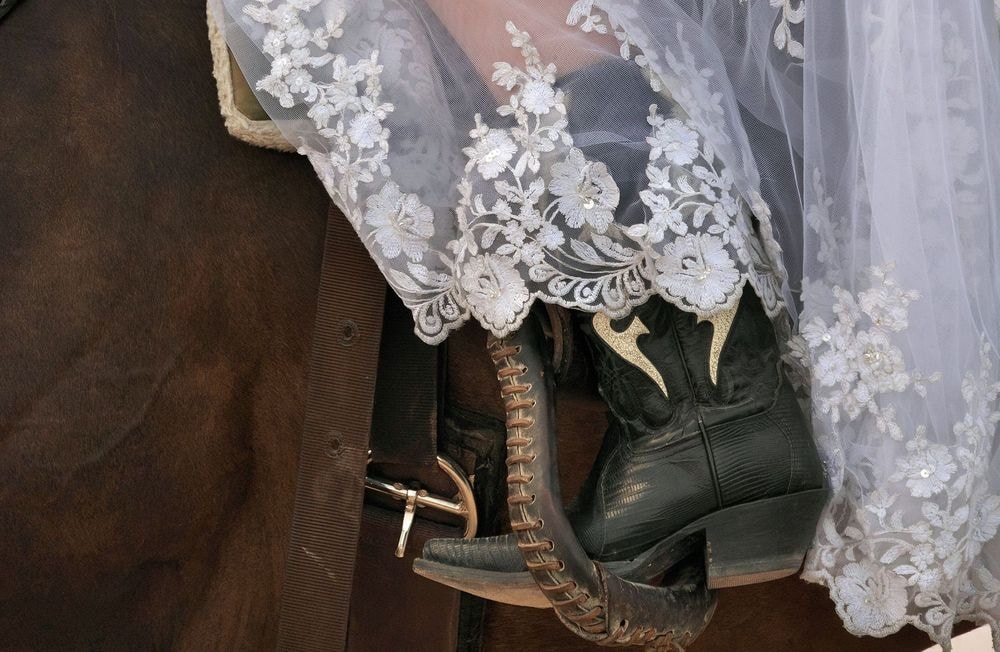 Voici comment donner un air country à sa robe de mariée