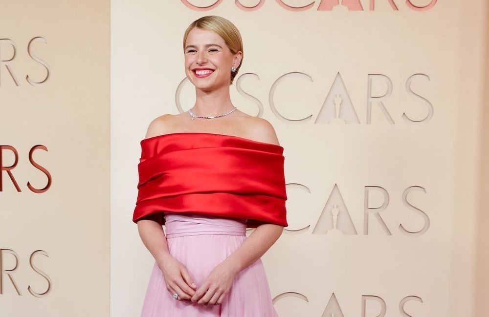 Oscars 2026 : Jessie Buckley en Chanel rend hommage à un look iconique de Grace Kelly