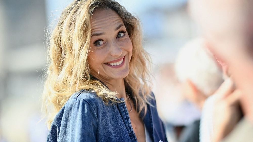 Hélène de Fougerolles se livre sur la descente aux enfers qu’elle a vécue : “J’ai fait une petite tentative de suicide…”
