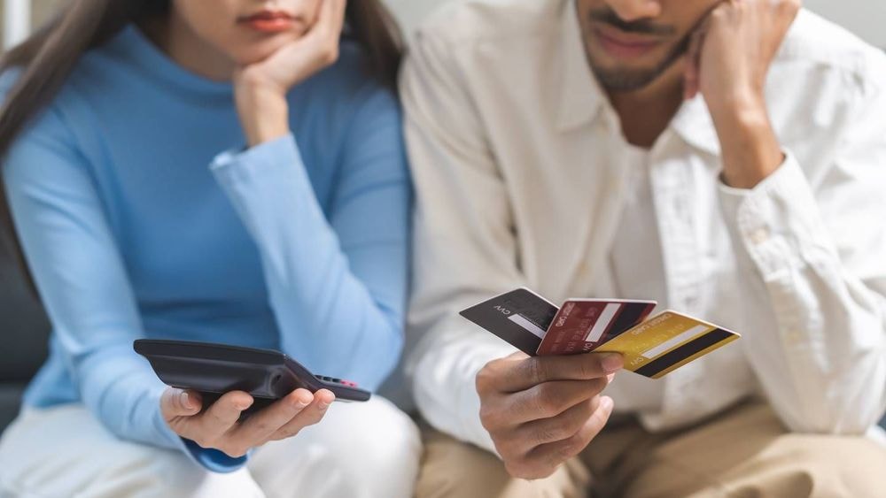 La Banque Postale, Caisse d'Épargne, SG... Combien coûte un compte joint dans une grande banque ?