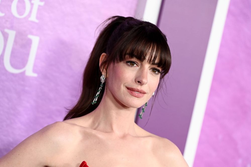 Coiffure : Anne Hathaway renoue avec sa pixie cut